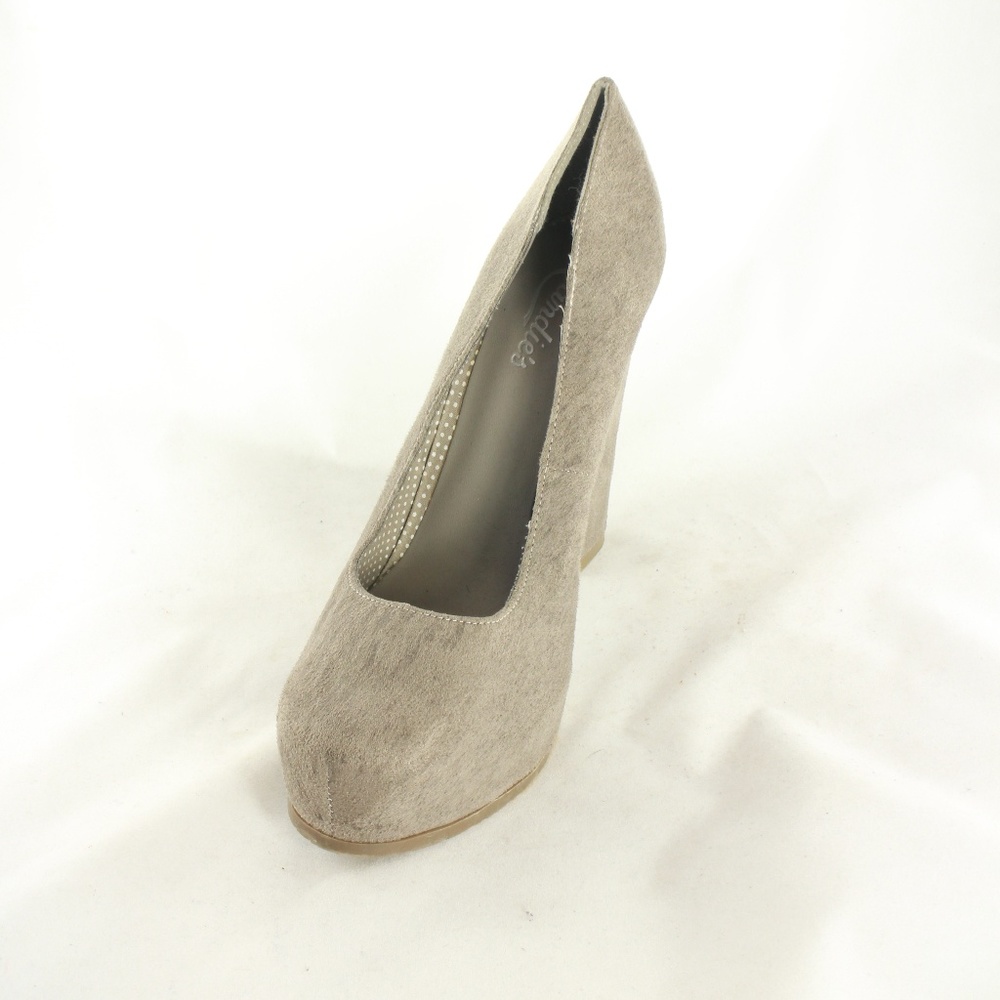 LIKE NEW CANDIES Gray Block Heel Pumps - Picture 4 of 8